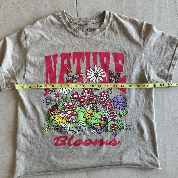 Fifth Sun Mushroom Nature Blooms Nature Crop T-Shirt Size S - Picture 4 of 6